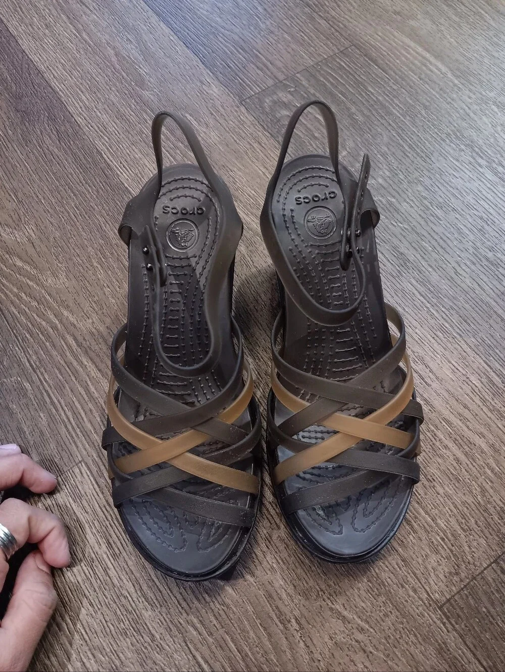 Crocs Huaraches Wedge Womens Sandals Shoes Size 7 brown
